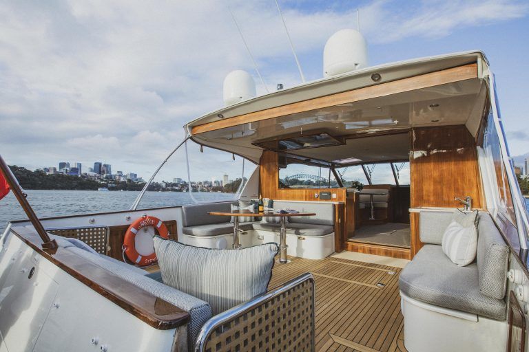 Lifestyle Charters_FELIX_Entertaining area