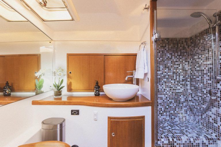 Lifestyle Charters_FELIX_bathroom