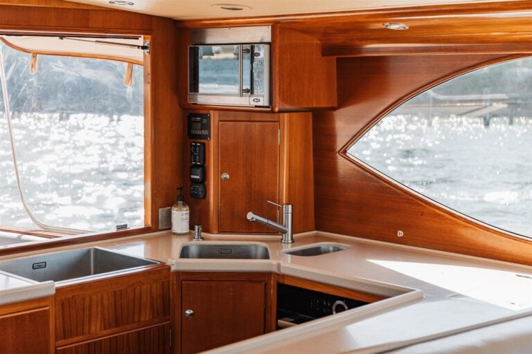 Felix-boat-Lifestyle Charters-329-interior