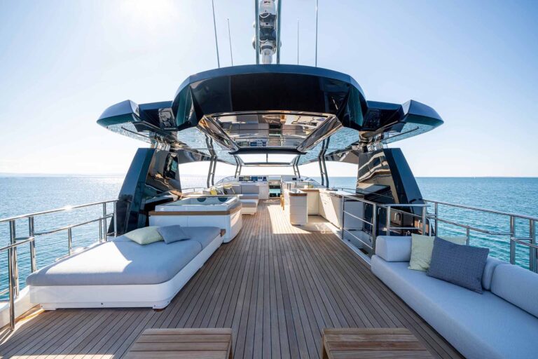 Lifestyle Charters Sirenuse offers luxury day and overnight charters with family and friends (4)