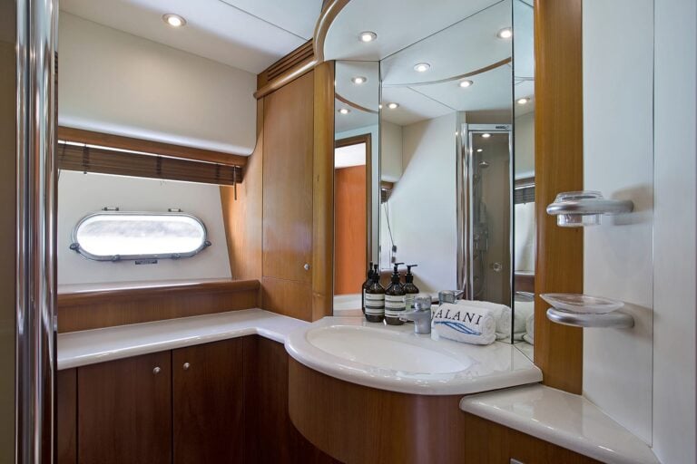 lifestyle-charters-009-interiors