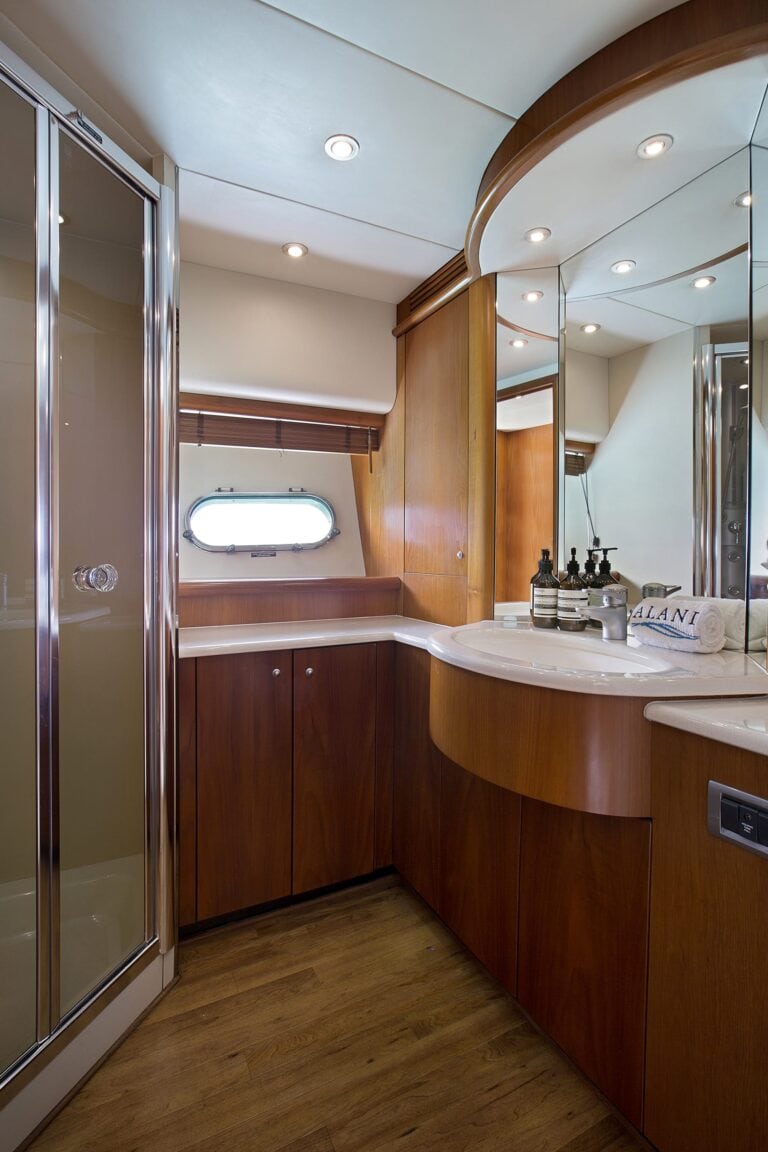 lifestyle-charters-014-interiors