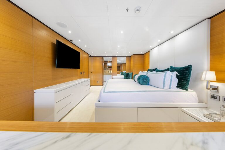 Mischief-superyacht-on-Sydney-Harbou-interiorsr-(8)