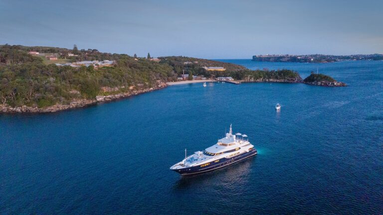 Mischief-superyacht-on-Sydney-Harbour-boat(81)