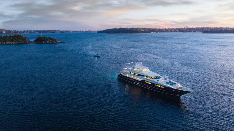 Mischief-superyacht-on-Sydney-Harbour-boat(82)