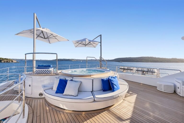 Mischief-superyacht-on-Sydney-Harbour-exteriors-(35)