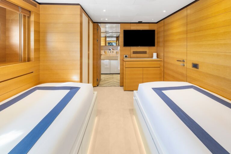 Mischief-superyacht-on-Sydney-Harbour-interiors-(10)