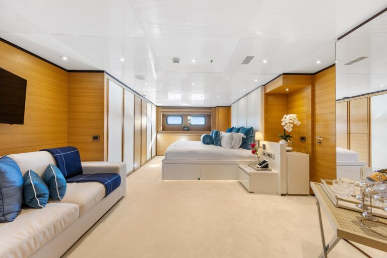 Mischief-superyacht-on-Sydney-Harbour-interiors-(12)