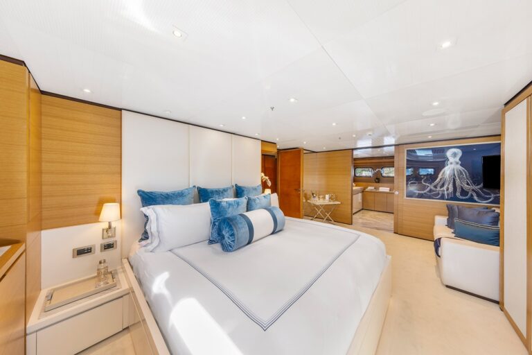 Mischief-superyacht-on-Sydney-Harbour-interiors-(13)