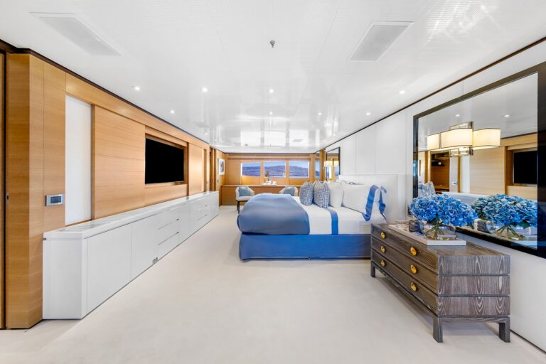 Mischief-superyacht-on-Sydney-Harbour-interiors-(18)