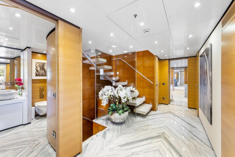 Mischief-superyacht-on-Sydney-Harbour-interiors-(25)