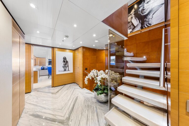 Mischief-superyacht-on-Sydney-Harbour-interiors-(26)