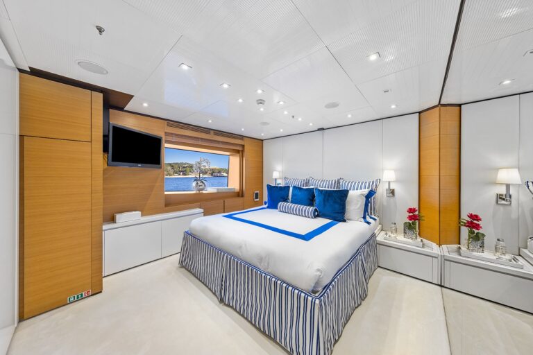 Mischief-superyacht-on-Sydney-Harbour-interiors-(43)