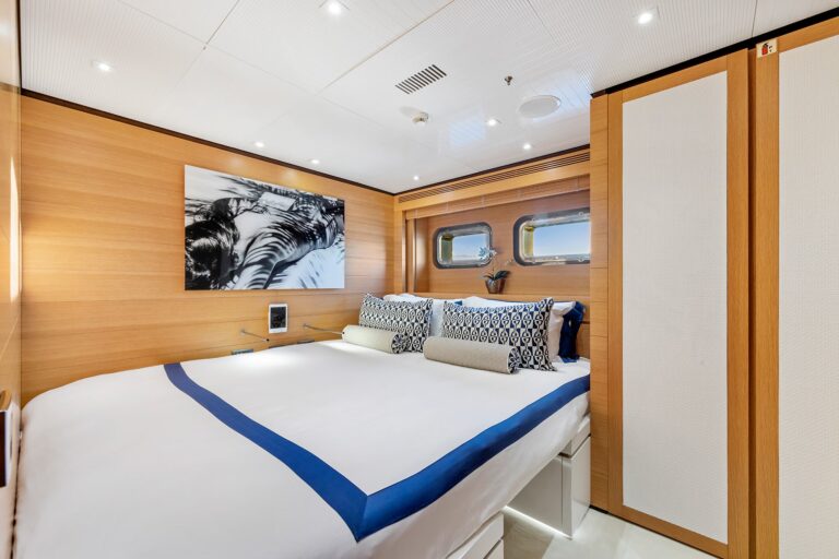 Mischief-superyacht-on-Sydney-Harbour-interiors-(61)