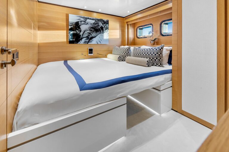 Mischief-superyacht-on-Sydney-Harbour-interiors-(62)