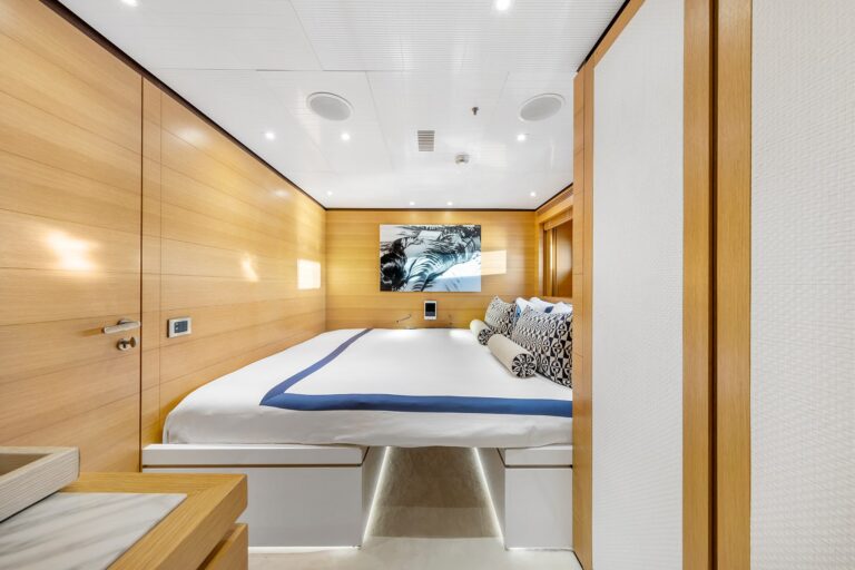 Mischief-superyacht-on-Sydney-Harbour-interiors-(63)